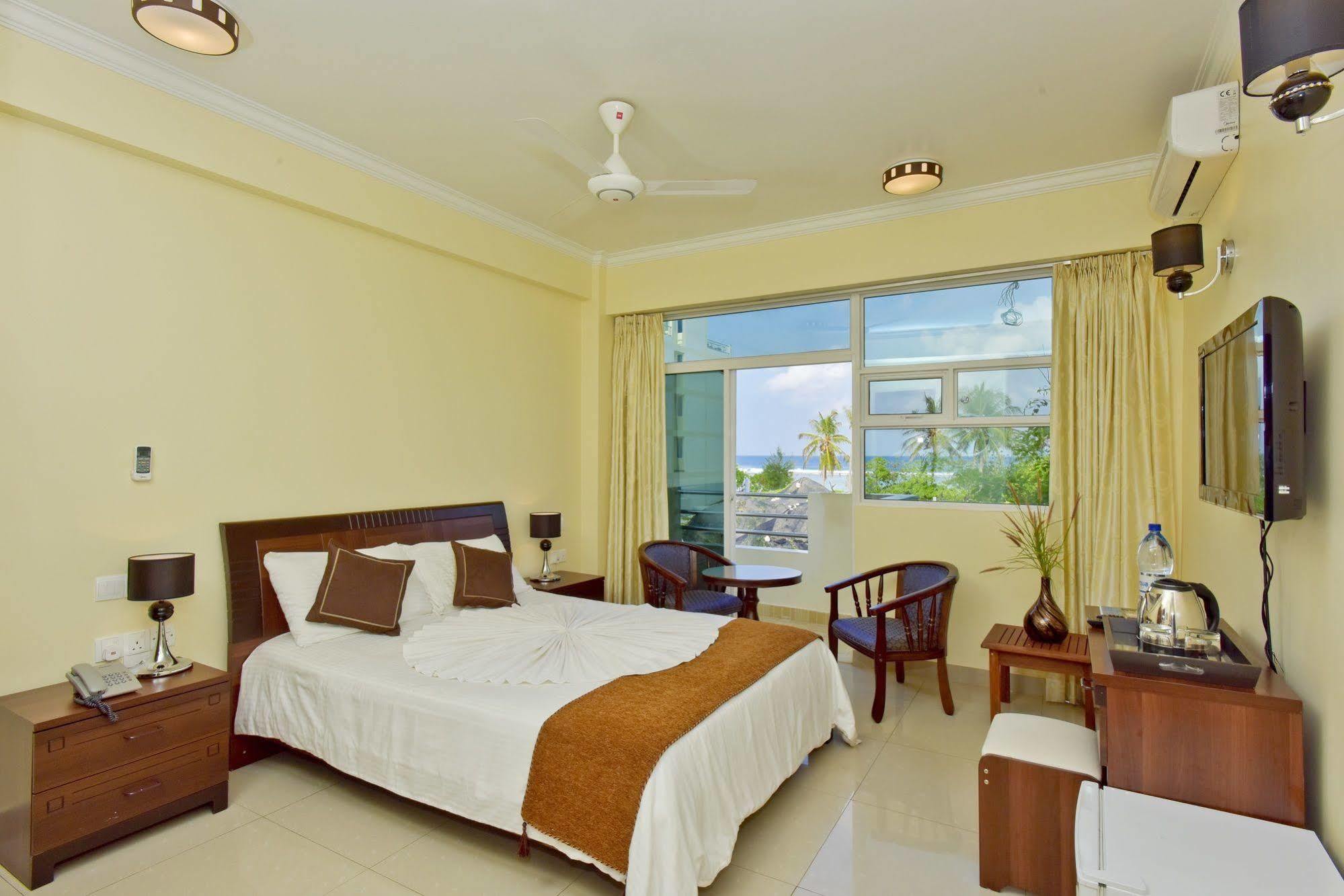 Crystal Beach Inn Мале Экстерьер фото