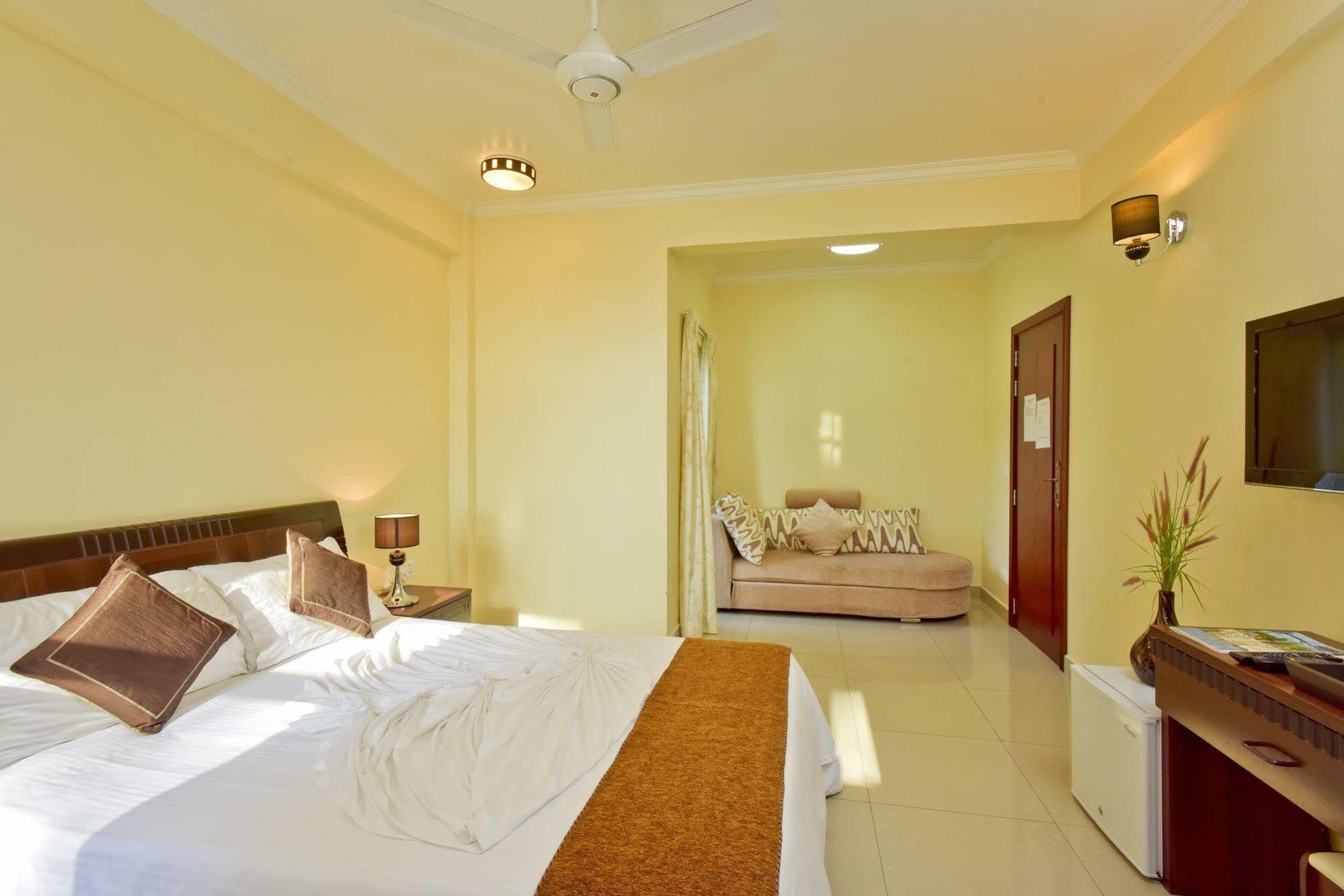 Crystal Beach Inn Мале Экстерьер фото